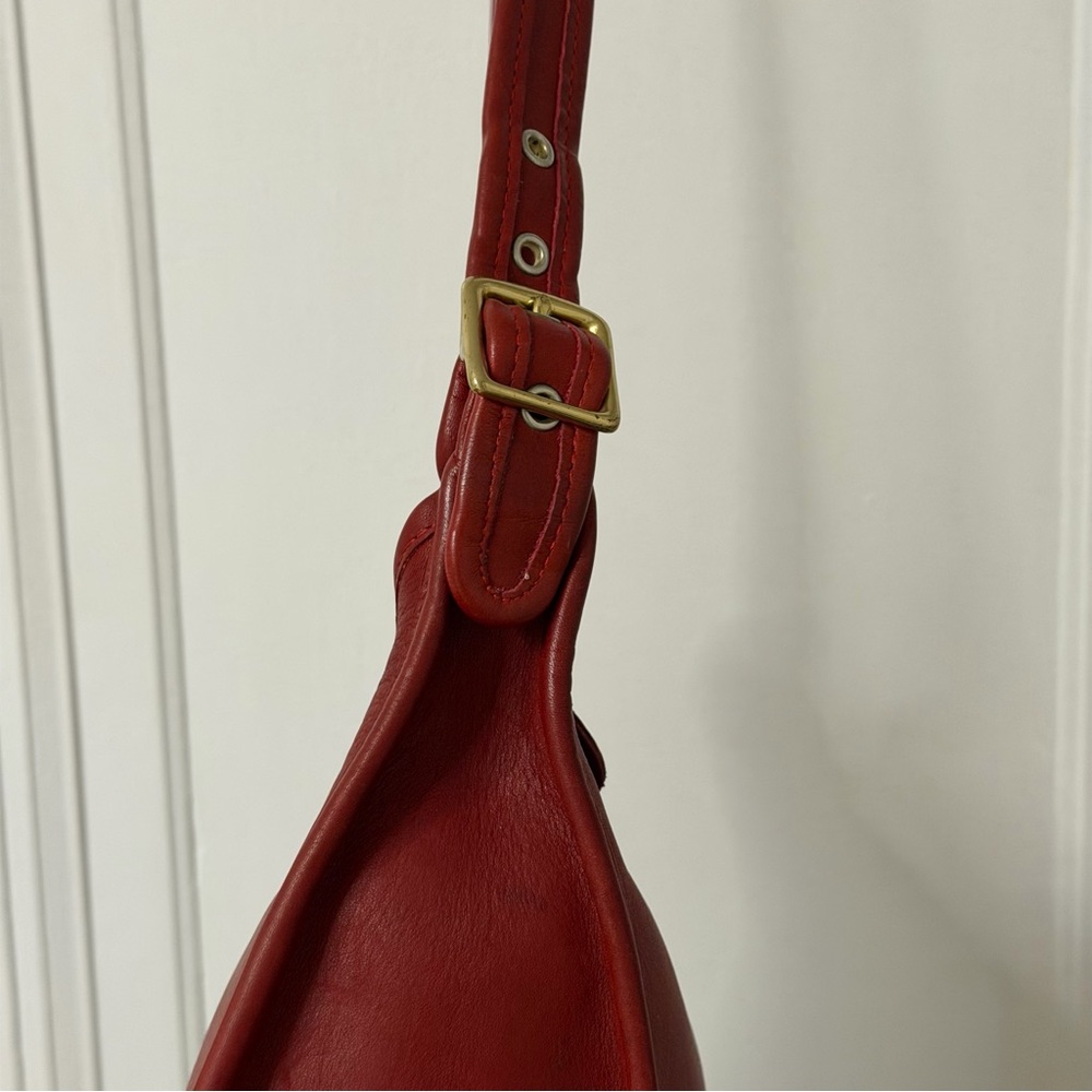 Vintage Elegant Red Leather Shoulder/Crossbody Bag - Picture 6 of 8